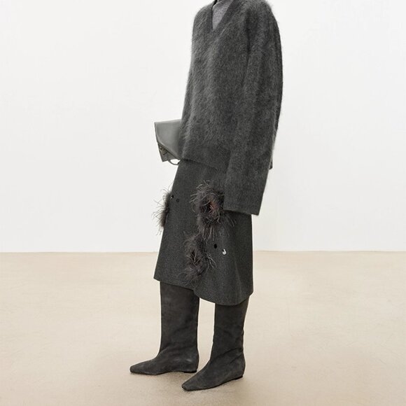 CHICJOC Ostrich Feather Embellished Wool Midi Skirt Luxury Handcrafted Appliqué - Picture 13 of 14